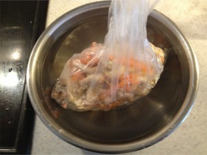 ポリ袋レシピ：水圧で空気を抜く