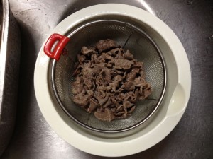牛肉のしぐれ煮レシピ：水で冷やす