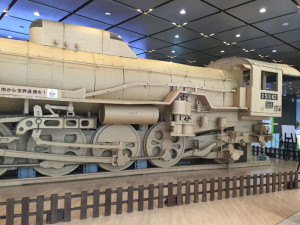 ダンボールで作った機関車1