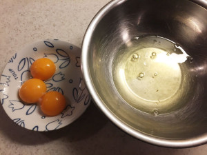 卵を黄身と白身に分ける